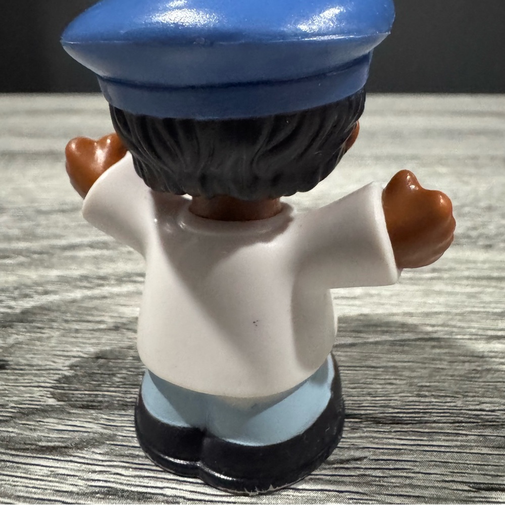 Fisher-Price | Little People Travel Together Airplane: Pilot Michael - Figure - Picture 4 of 10